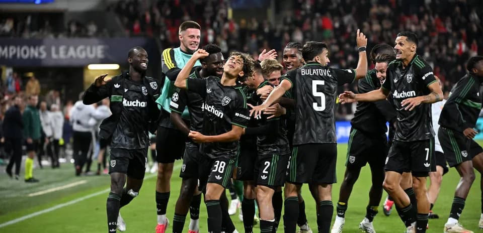 Jugadores celebrando tras un gol en la Champions League