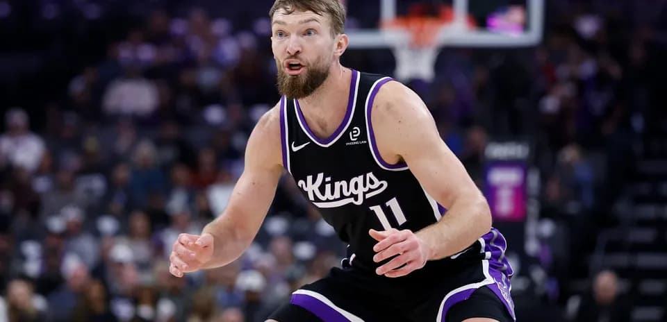 Jugador de los Kings defendiendo durante un partido