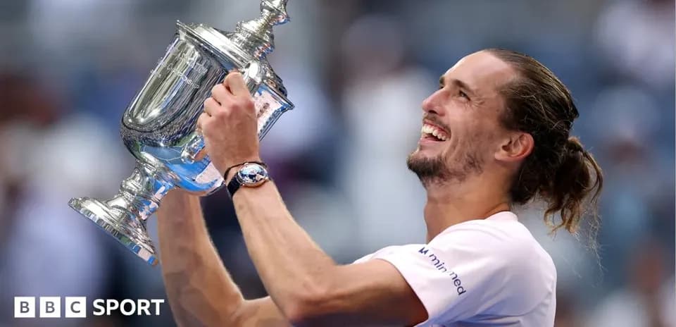 Jugador levantando el trofeo del US Open