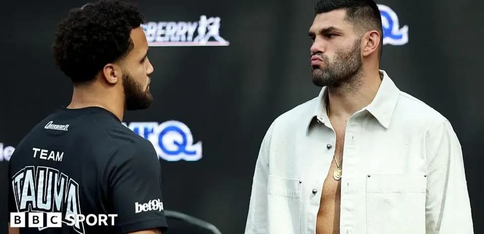 Dos boxeadores cara a cara en conferencia de prensa