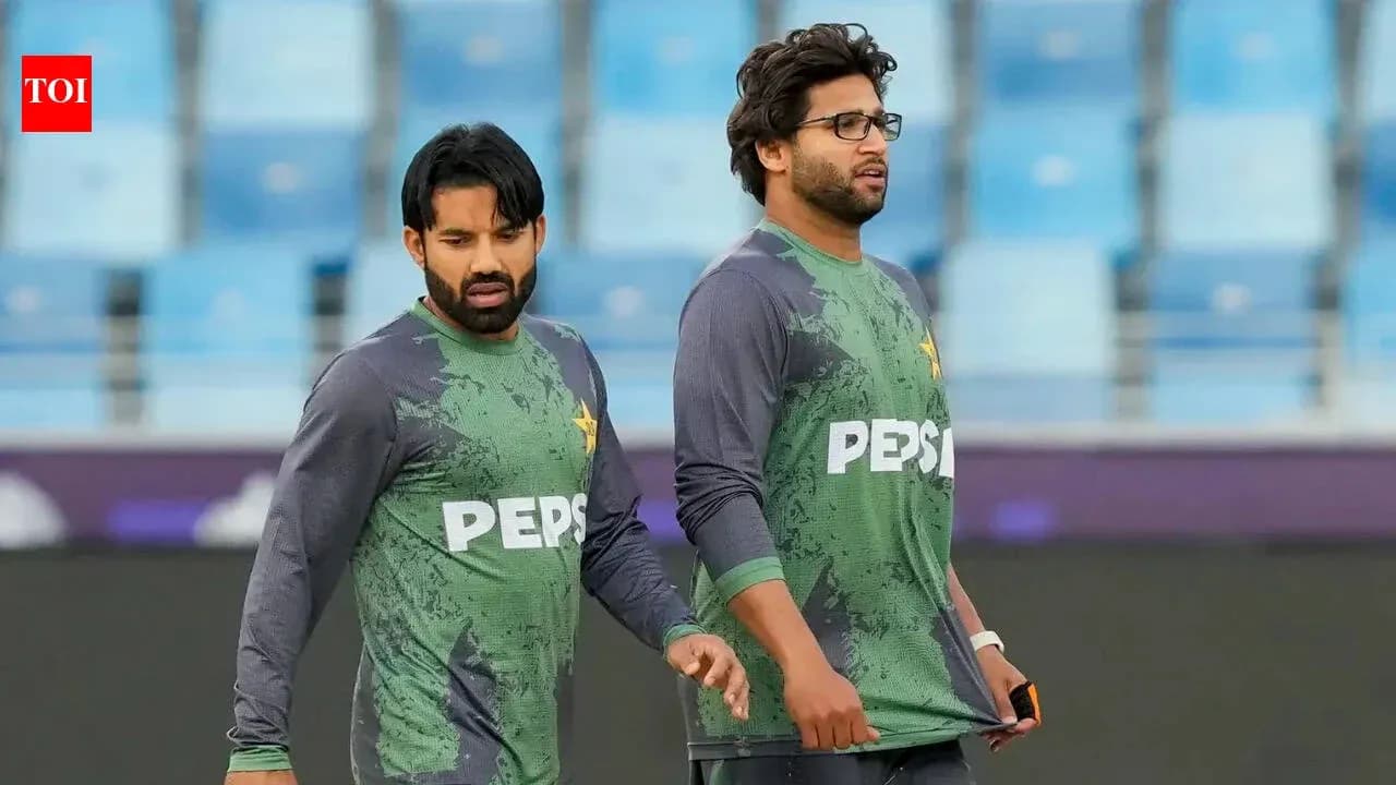 Jugadores de cricket de Pakistán en sesión de entrenamiento