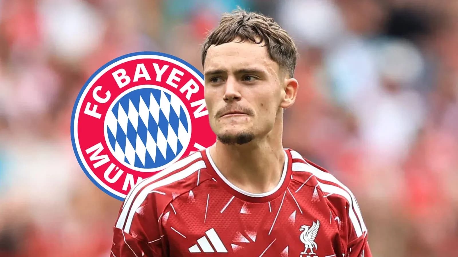 Jugador de Liverpool con camiseta roja y logo de Bayern