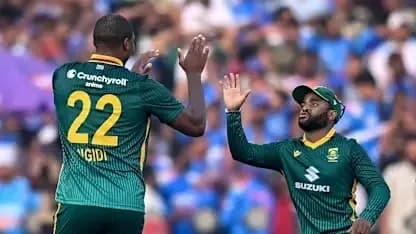 Jugadores de Sudáfrica celebrando una wicket