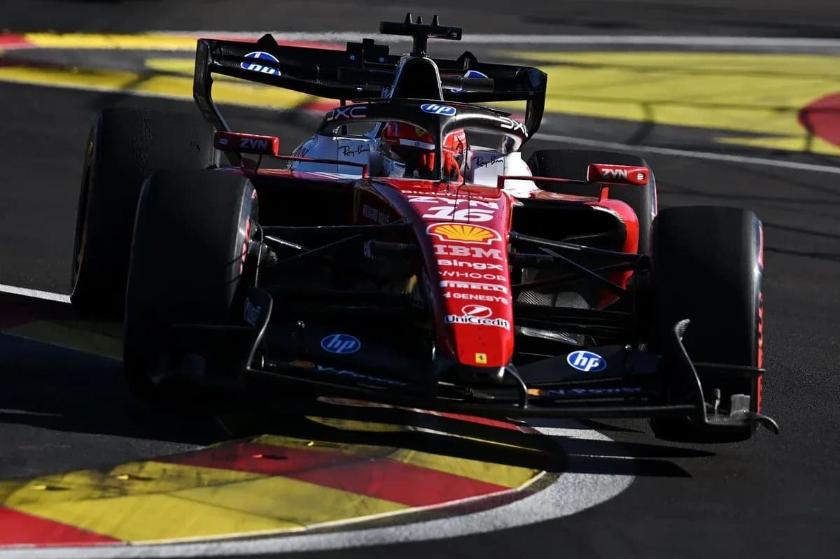 Coche de Fórmula 1 de Ferrari en curva