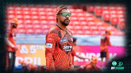 Jugador en uniforme de entrenamiento en el campo