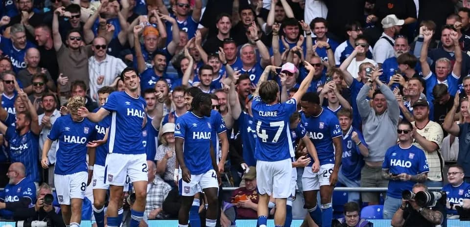 Celebración de jugadores de Ipswich en el estadio