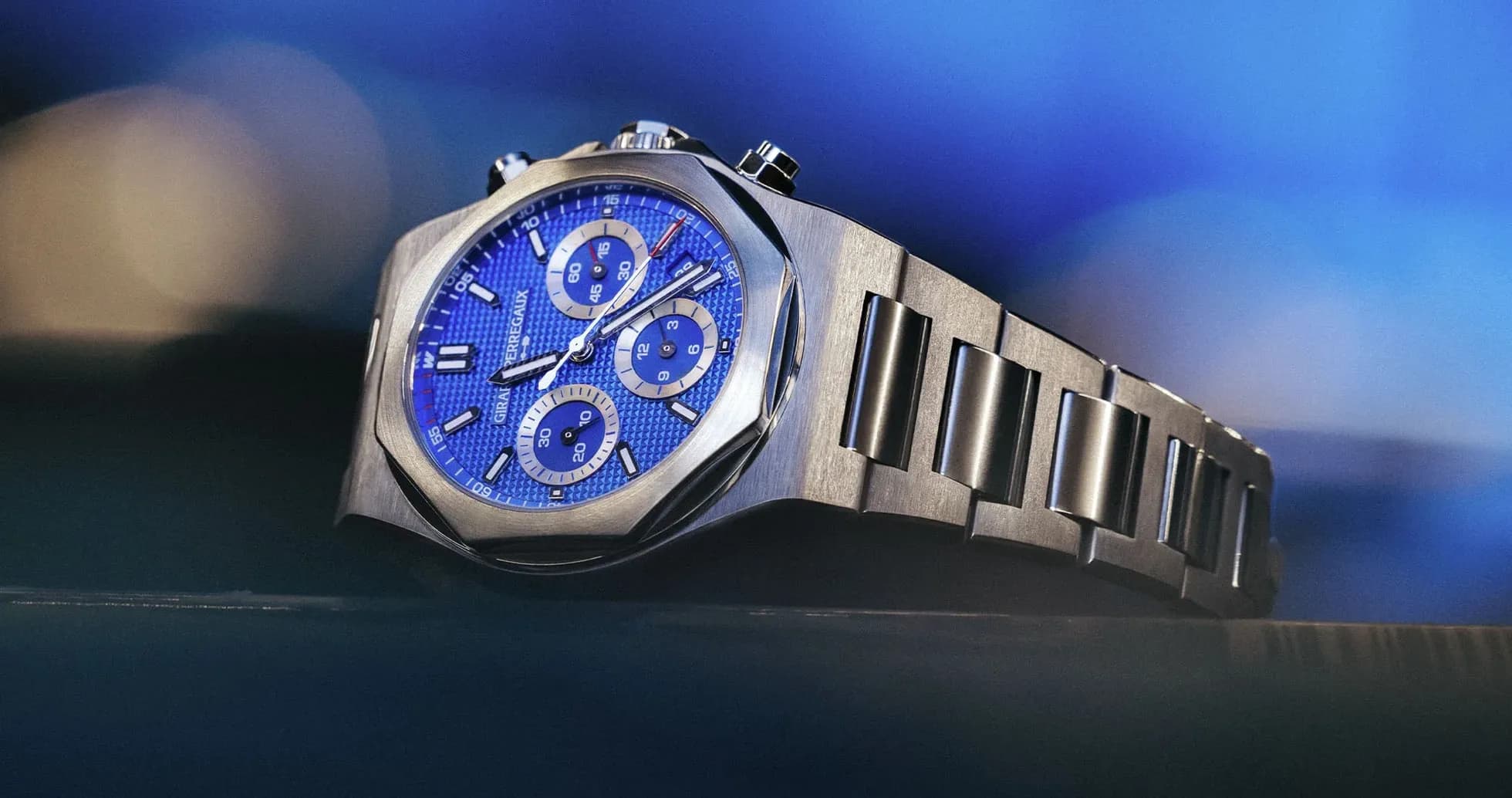 Reloj con esfera azul y correa de acero inoxidable