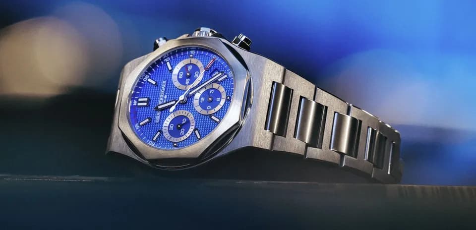 Reloj con esfera azul y correa de acero inoxidable