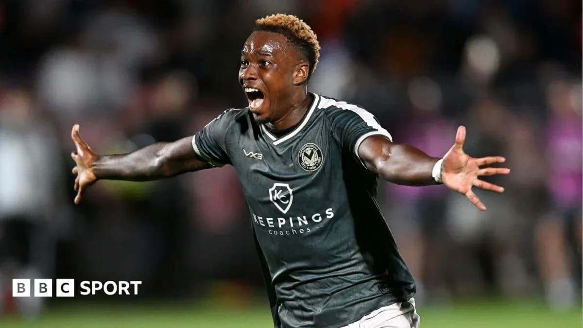 Jugador celebrando un gol durante un partido