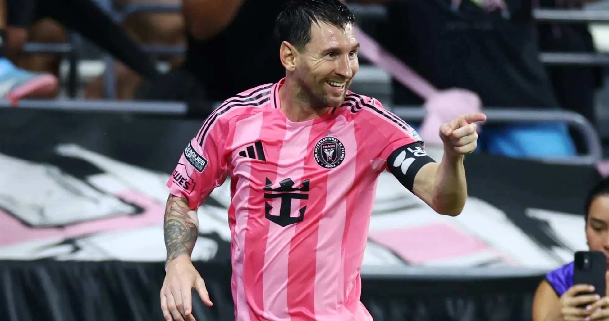 Lionel Messi celebrando un gol en el estadio