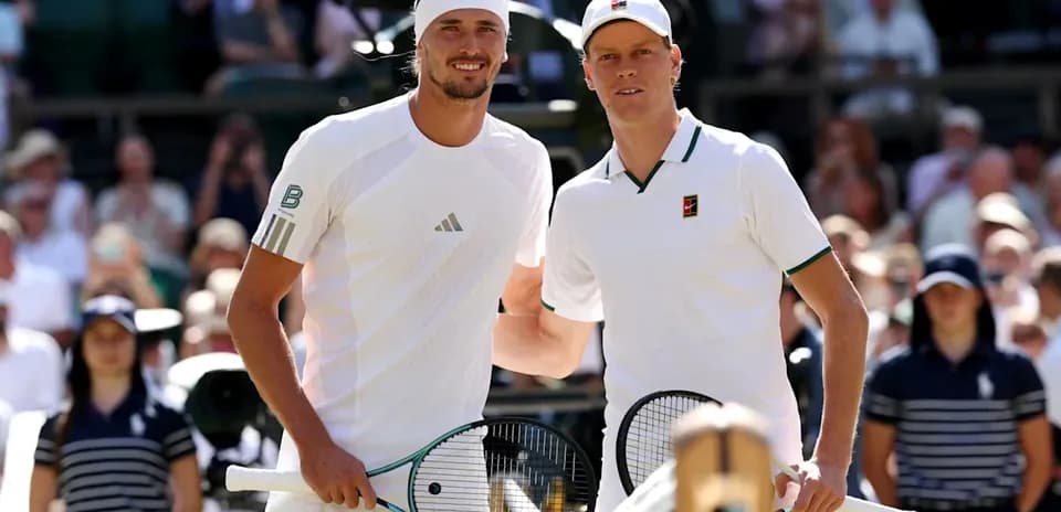 Jugadores posando antes de un partido de tenis