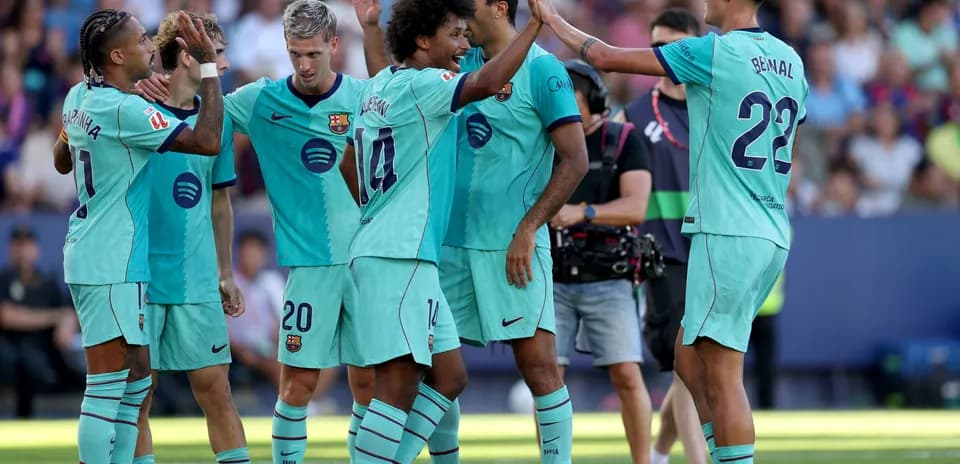 Jugadores del Barcelona celebrando un gol en el campo