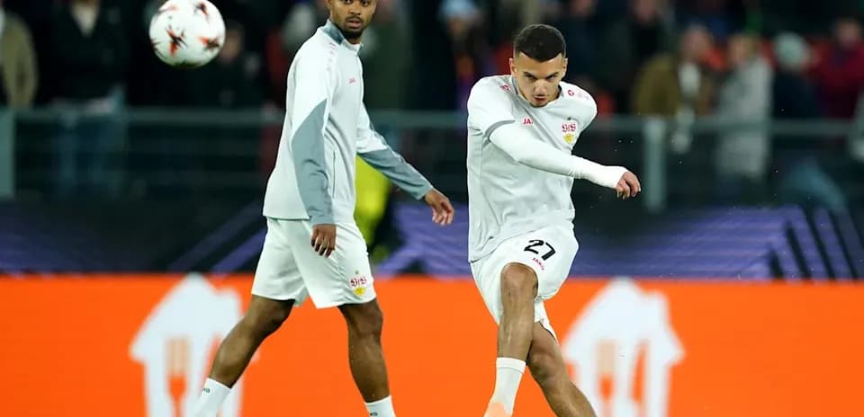 Jugador practicando un tiro durante calentamiento