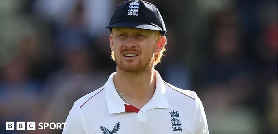 Jugador de cricket de Inglaterra en el campo