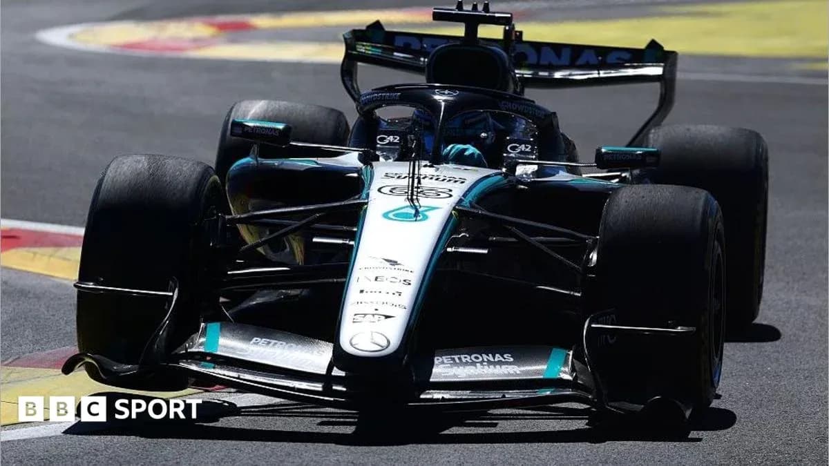 Coche de Fórmula 1 de Mercedes en pista