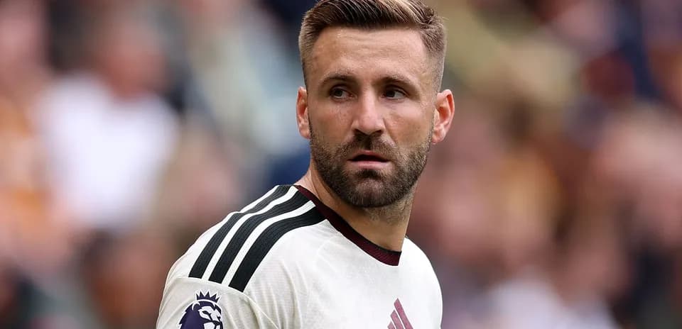 Jugador en acción durante un partido de fútbol