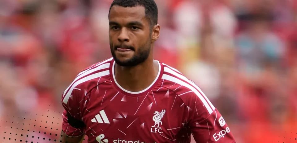 Jugador de Liverpool en acción durante el partido