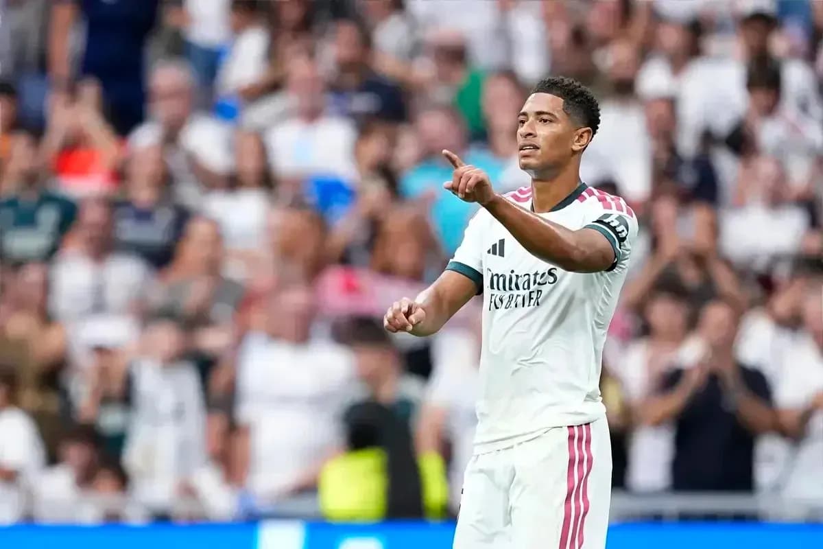 Jugador de Real Madrid señalando durante el partido