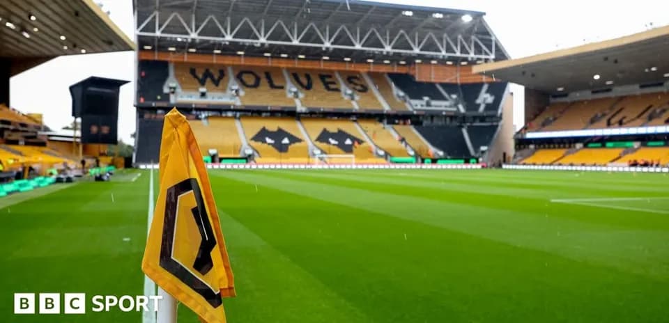 Bandera de esquina en el estadio Molineux de Wolverhampton
