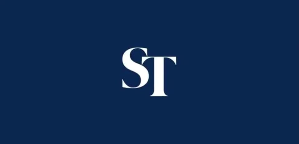 Logotipo en fondo azul de ST