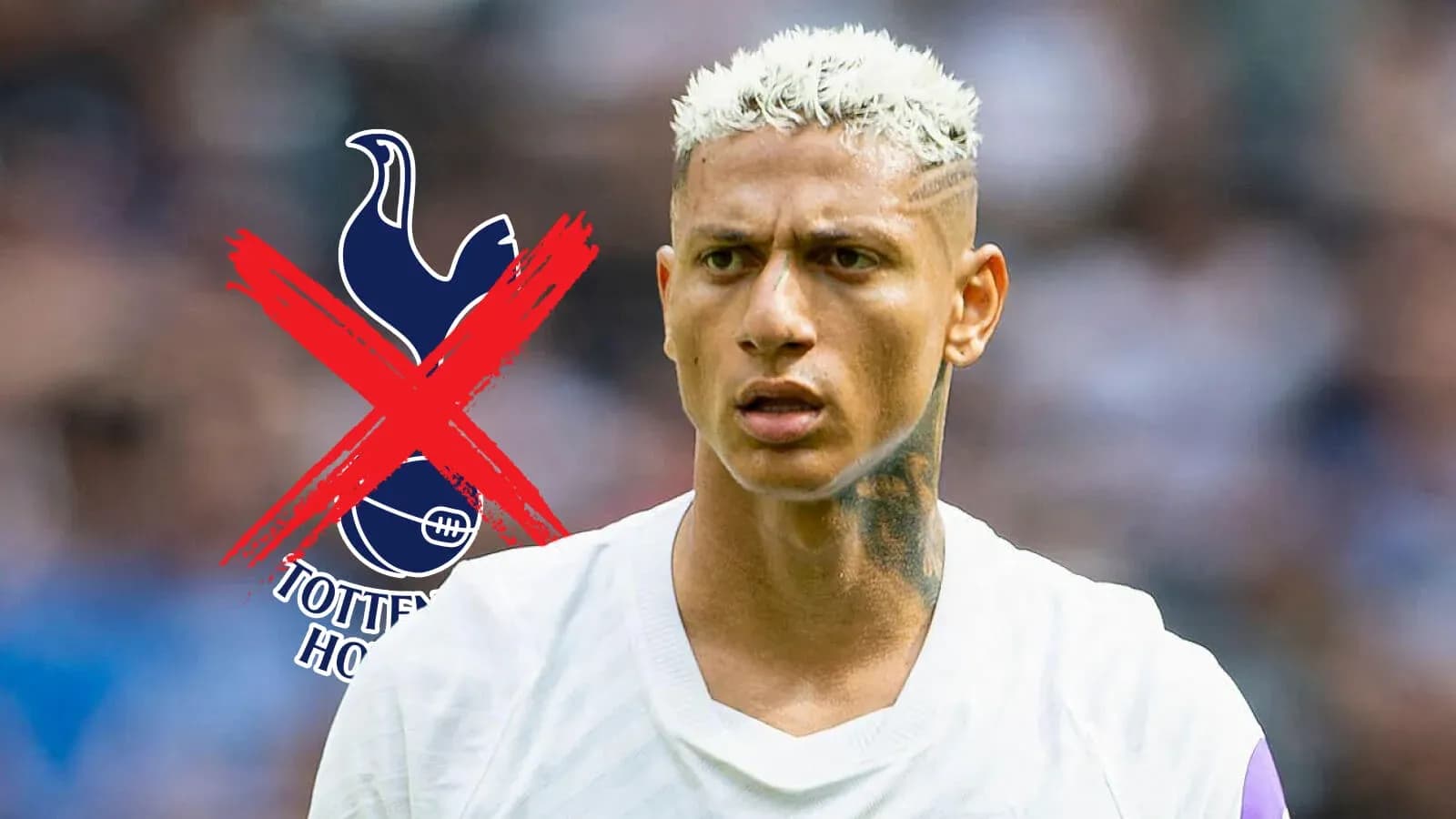 Jugador con cabello rubio en uniforme de fútbol