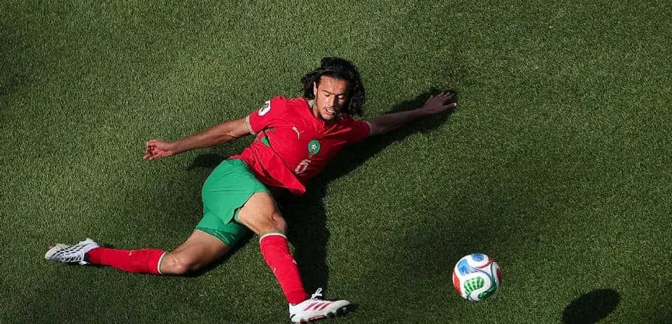 Jugador marroquí en el suelo tras una caída