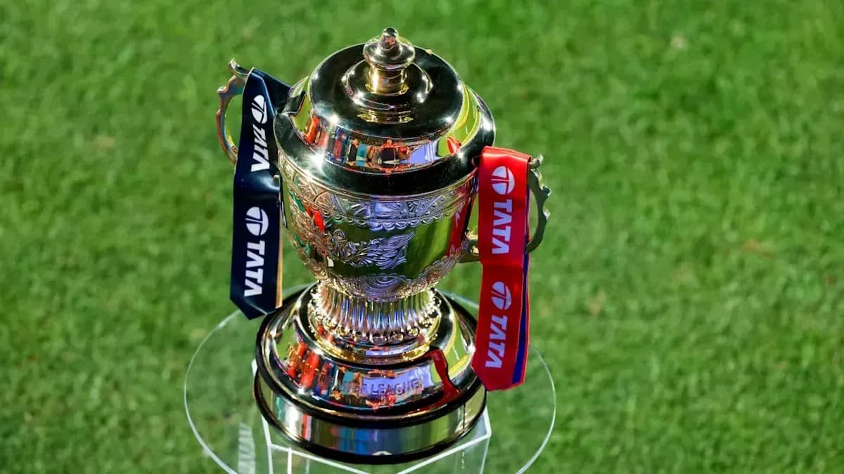 Trofeo de la liga en un pedestal de vidrio