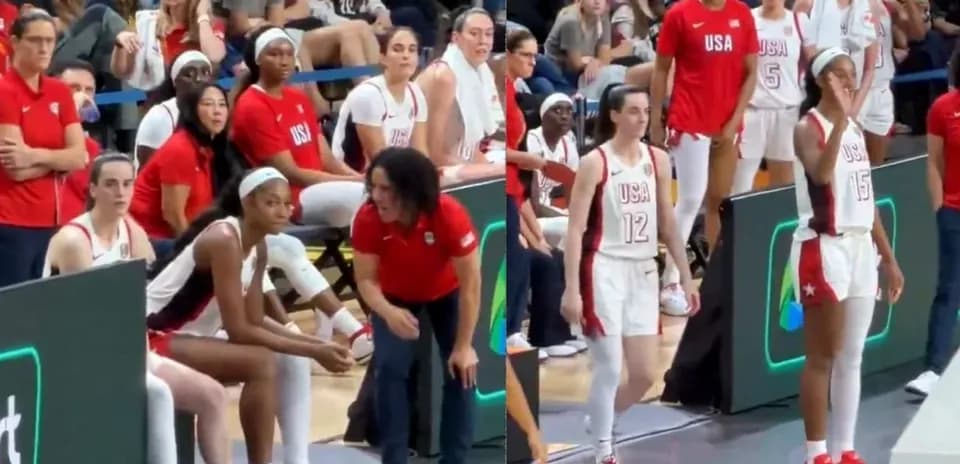 Entrenadora hablando con jugadoras en la banca del equipo