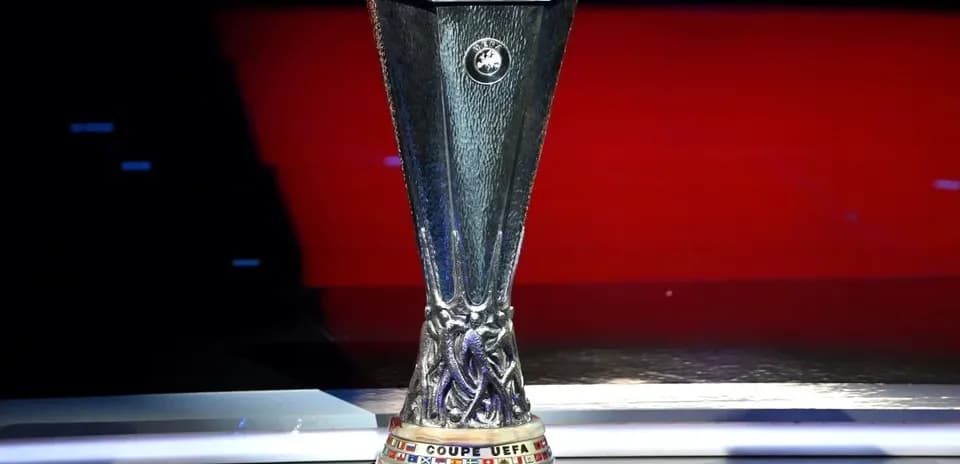 Trofeo de la UEFA Europa League en exhibición