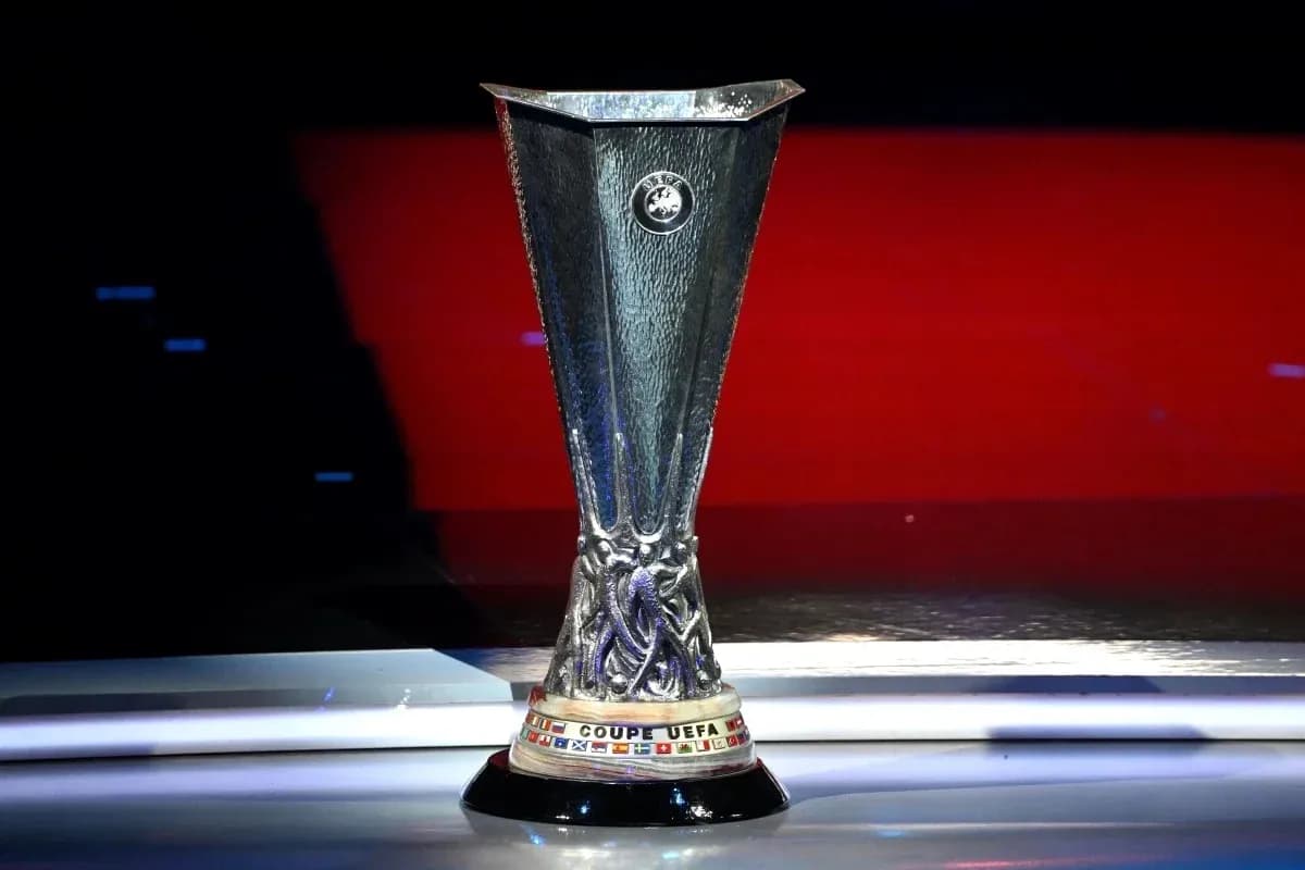 Trofeo de la UEFA Europa League en exhibición