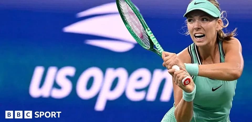 Jugadora de tenis golpeando la pelota en el US Open