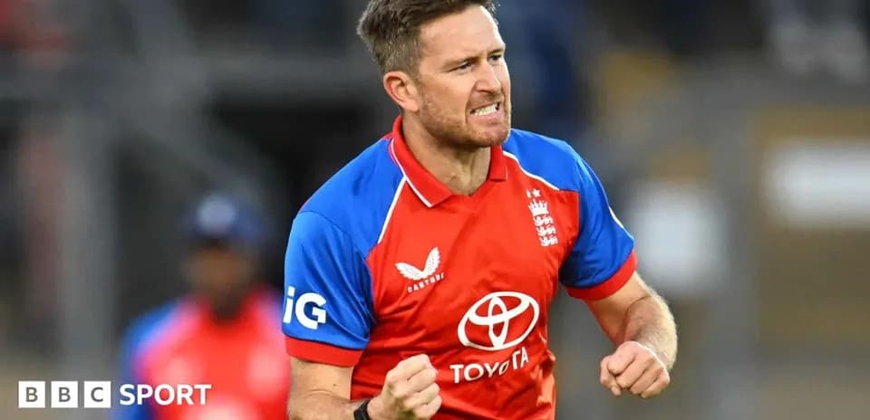 Jugador de críquet de Inglaterra celebrando una victoria