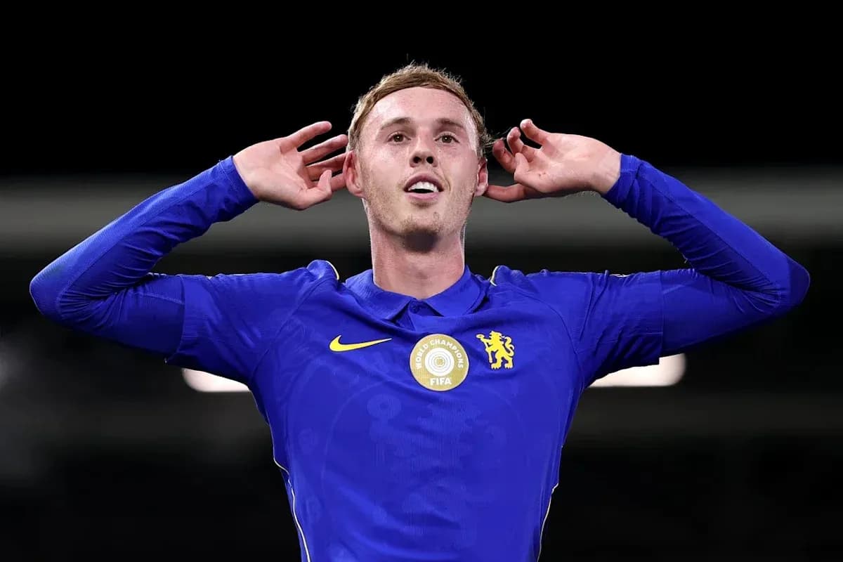 Jugador de Chelsea celebrando un gol con gesto