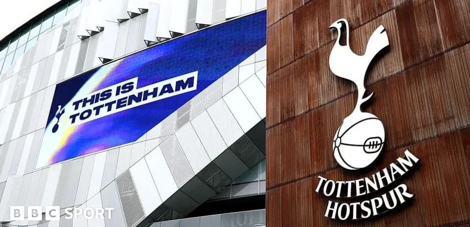 Cartel de 'This Is Tottenham' en estadio