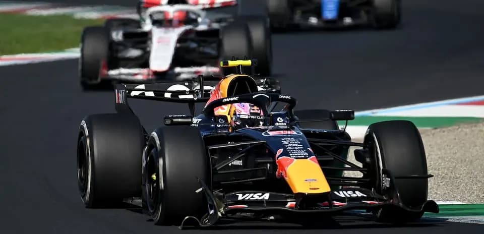 Coche de Fórmula 1 de Red Bull en carrera