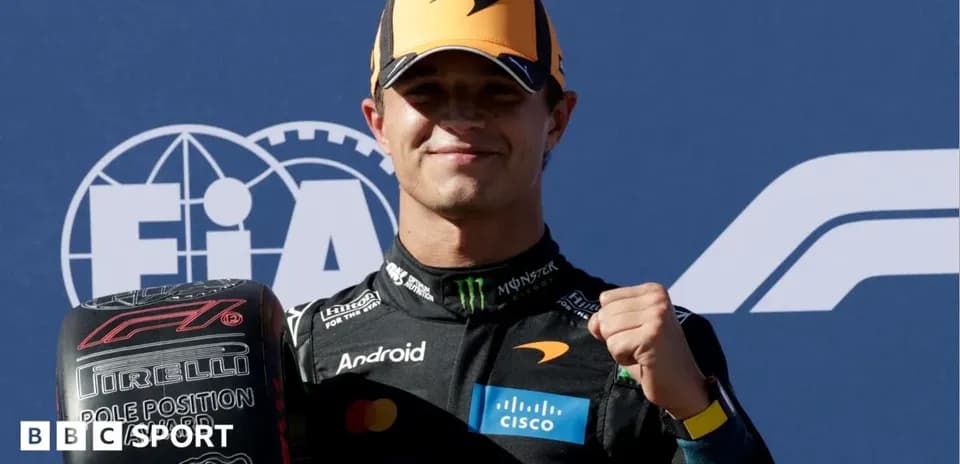 Piloto de McLaren celebrando con neumático de pole position