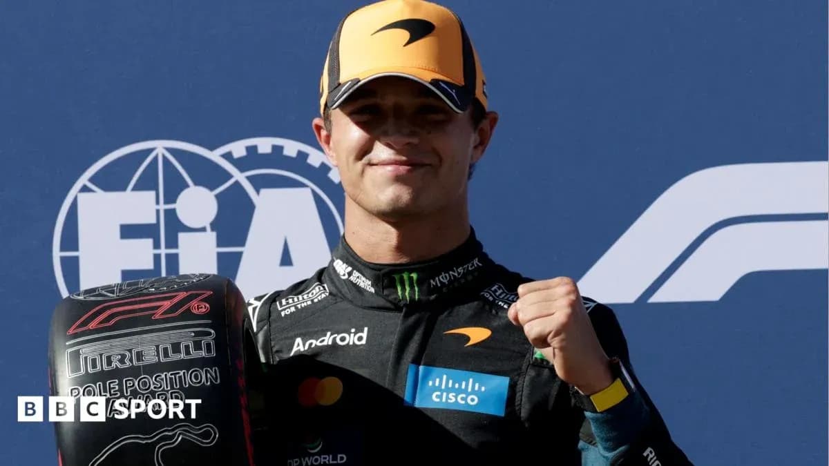 Piloto de McLaren celebrando con neumático de pole position