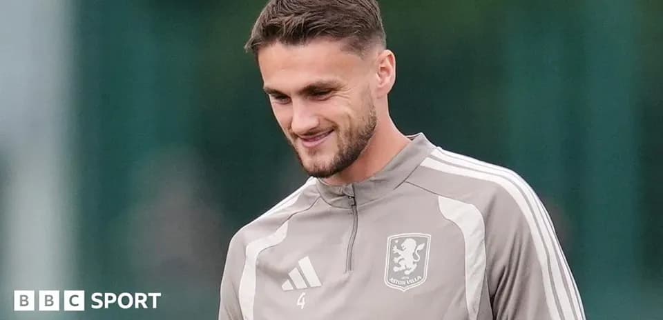 Jugador de Aston Villa durante una sesión de entrenamiento
