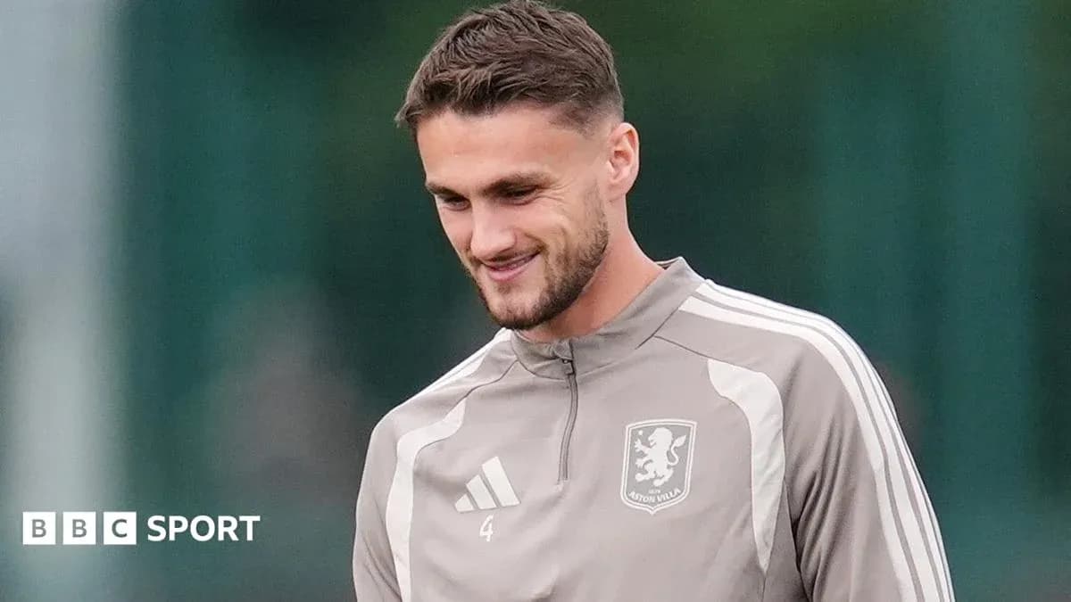 Jugador de Aston Villa durante una sesión de entrenamiento Jugador de Aston Villa durante una sesión de entrenamiento