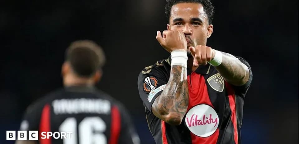 Jugador celebrando con gesto durante el partido