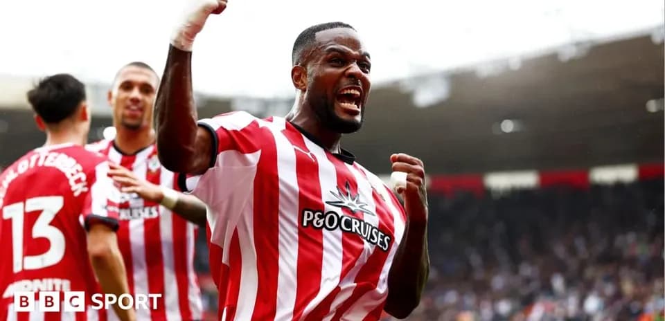Jugador de Southampton celebra un gol en el estadio
