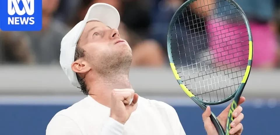 Jugador de tenis celebrando en el partido