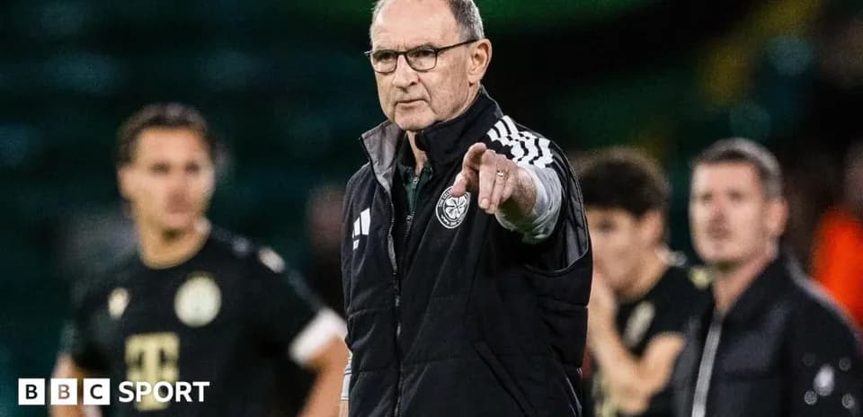 Entrenador señalando durante sesión de entrenamiento