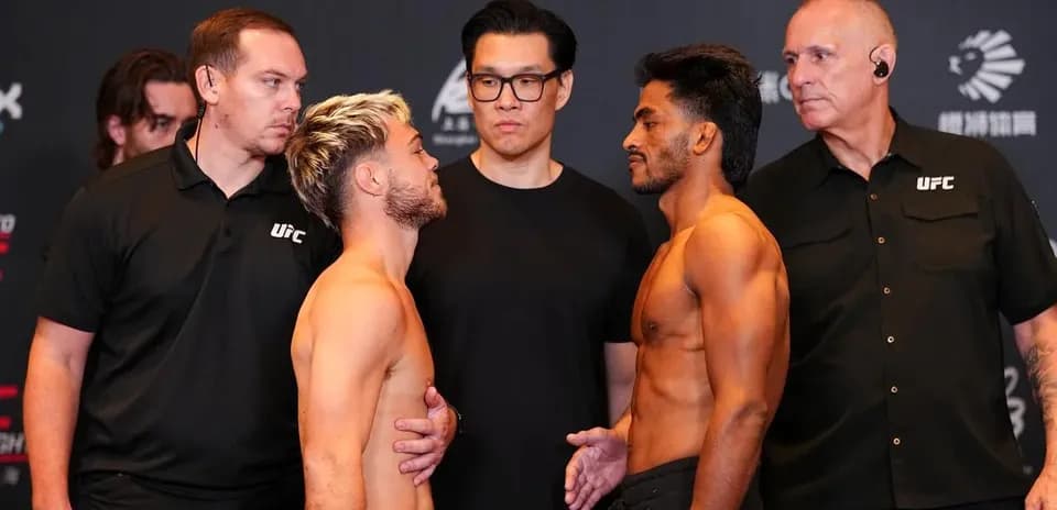 Luchadores pesándose antes de la pelea en UFC