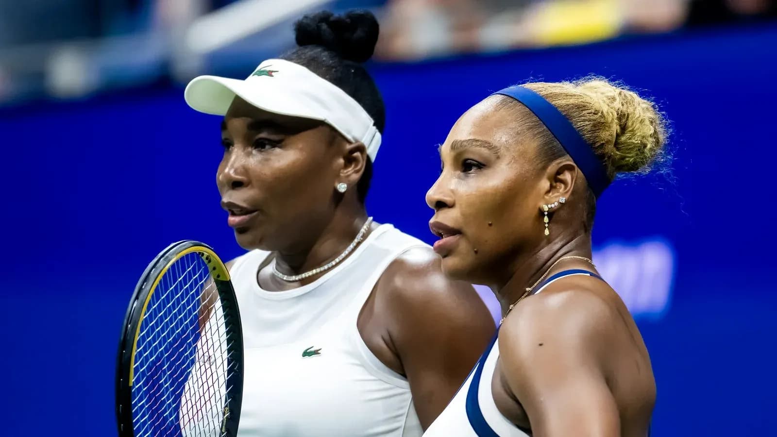 Venus y Serena Williams durante un partido de tenis