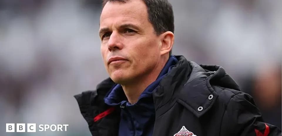 Entrenador de Sunderland en el campo durante el partido