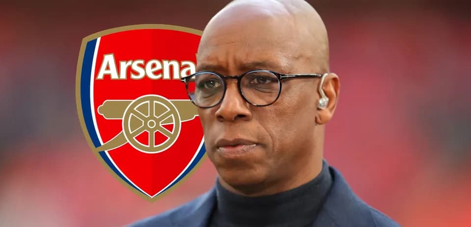 Analista en primer plano con logo de Arsenal detrás