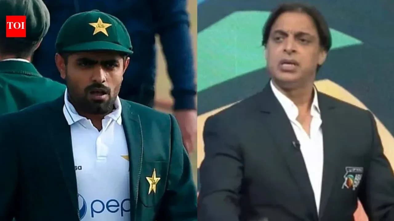 Babar Azam y Shoaib Akhtar en un evento deportivo