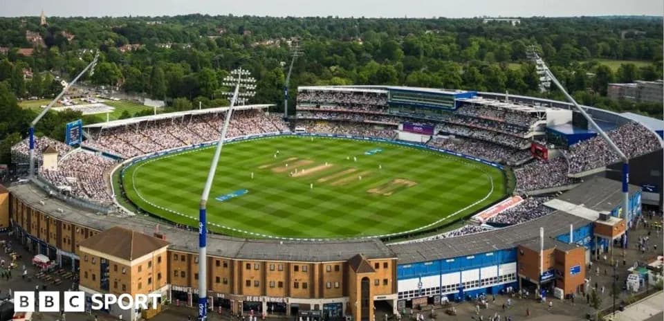 Vista del estadio de cricket lleno de espectadores