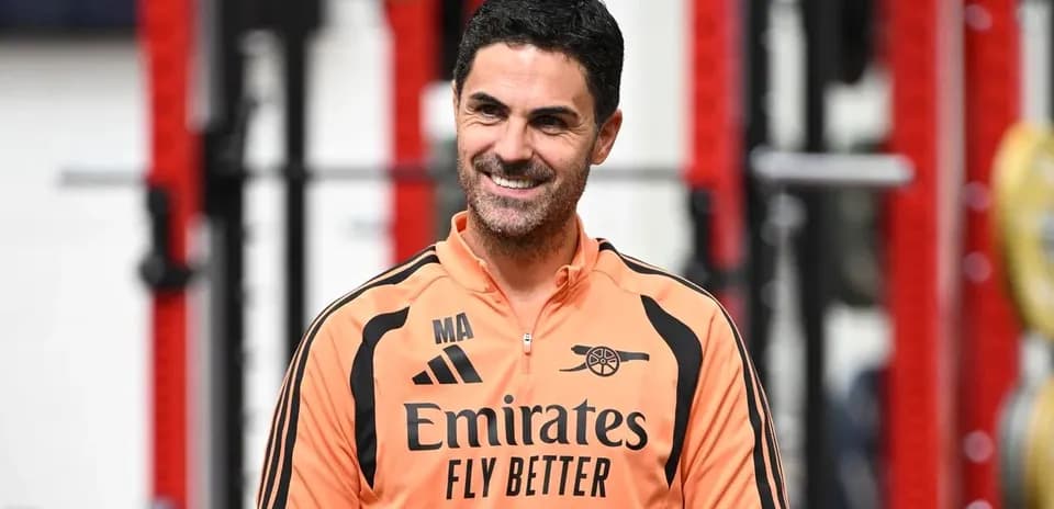 Entrenador de Arsenal en sesión de entrenamiento